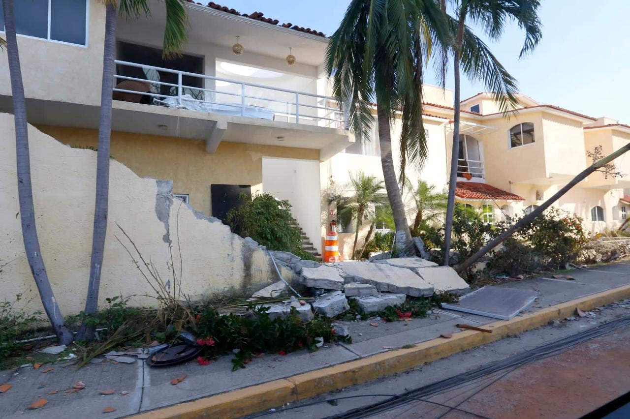Casas dañadas por huracán Otis
