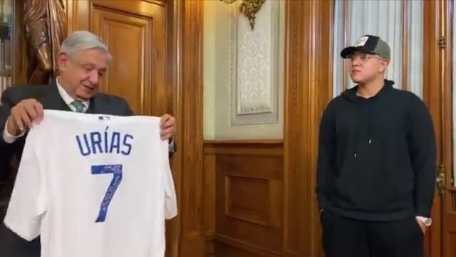 AMLO y Julio Urías