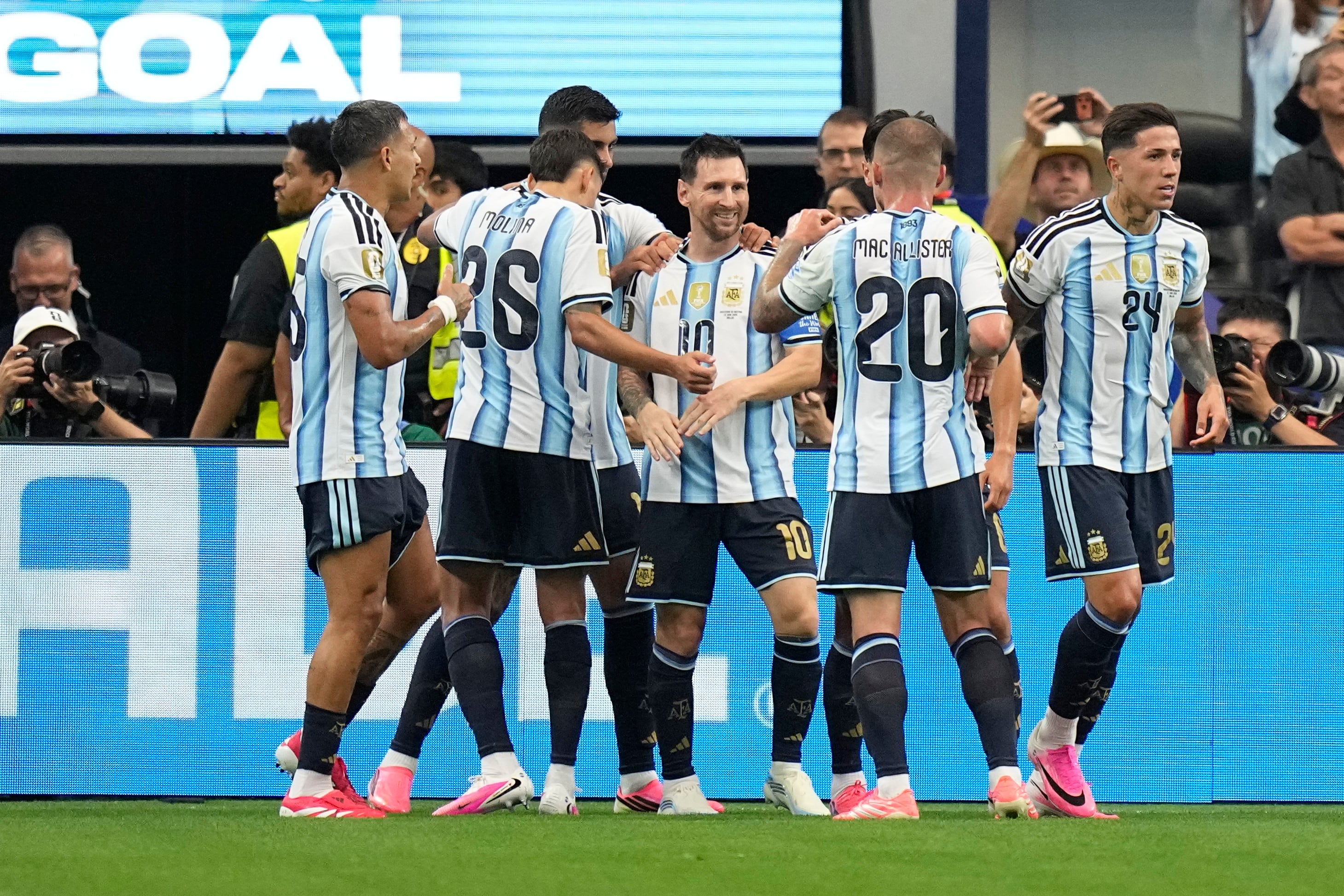 Argentina complicó su pase a octavos ante Cabo Verde.