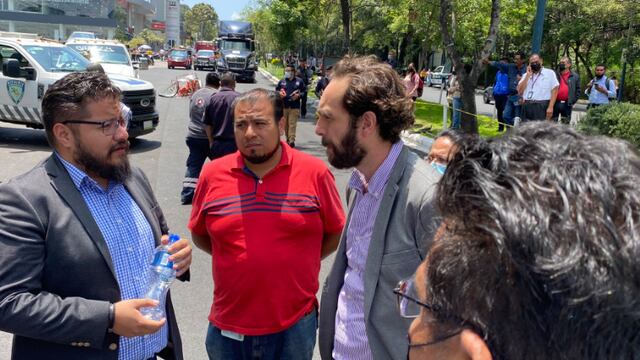 Personal de RTP y SEMOVI acuden a Santa Fe, en Cuajimalpa, para atender a familiares de víctimas de choque