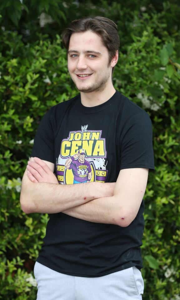 Lewis Oldfield cambia su nombre por el de John Cena