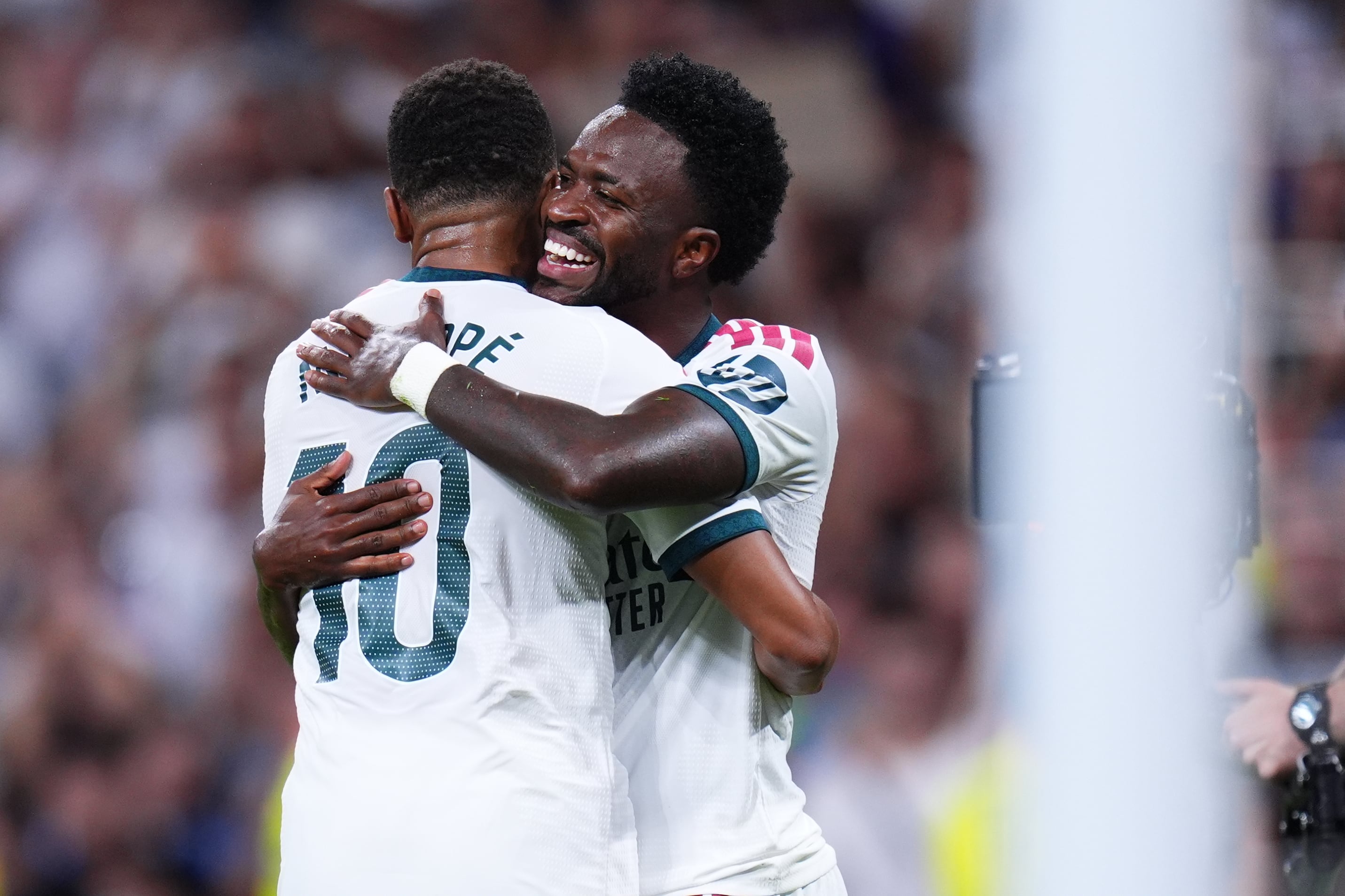 Kylian Mbappe y Vinícius Junior celebran el triunfo del Real Madrid