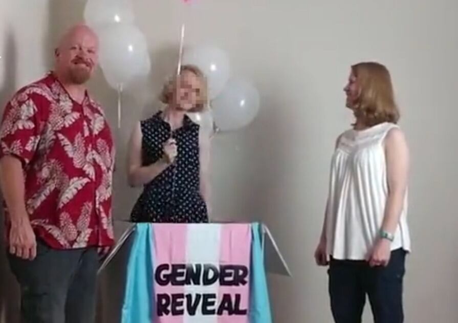 revelación de género trans
