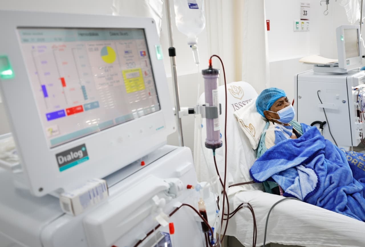 El HRAE del ISSSTE en Acapulco estrena 30 máquinas de hemodiálisis y sala de hemodinamia.