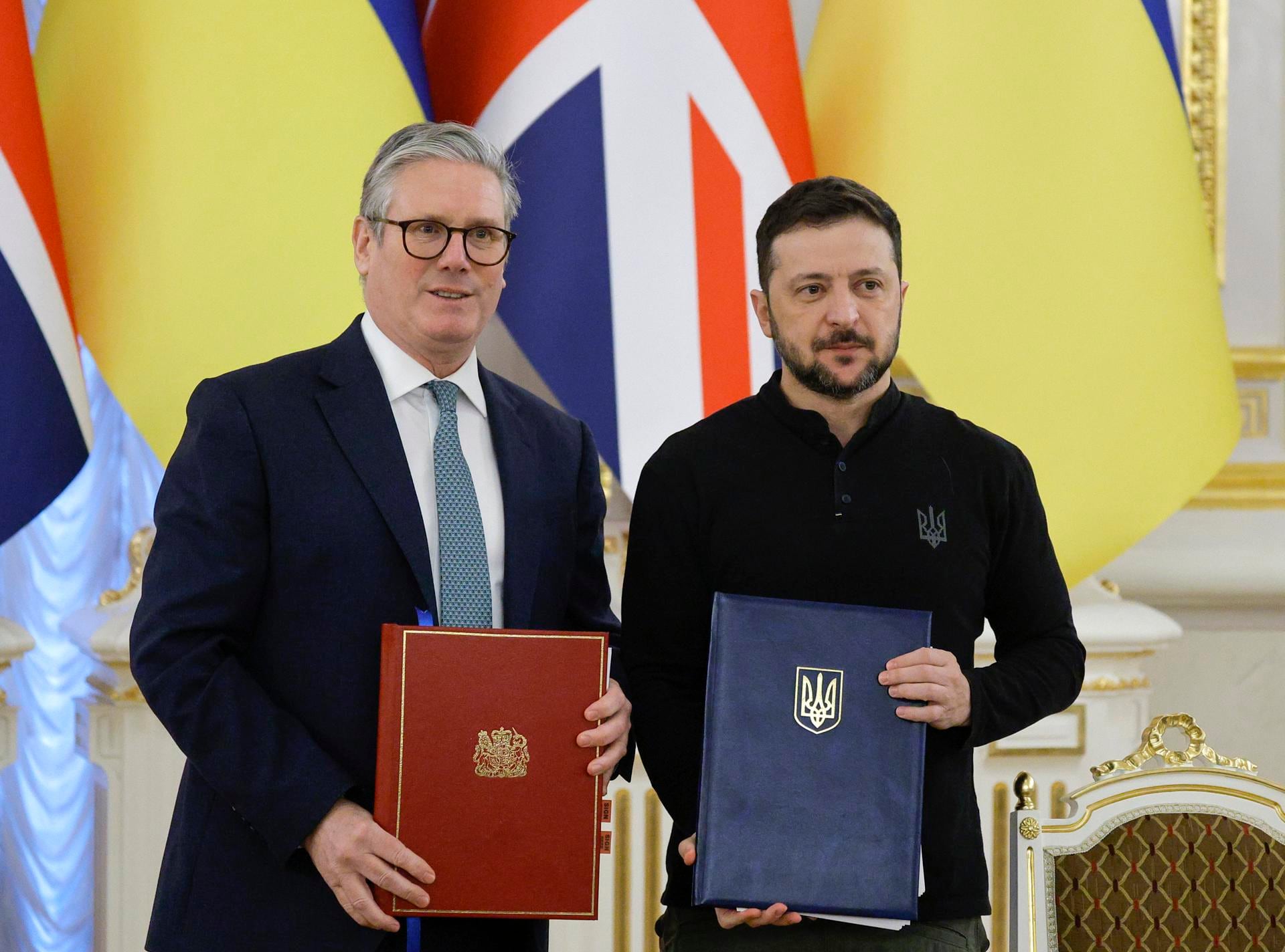Volodímir Zelenski, presidente ucraniano, y primer ministro británico, Keir Starmer