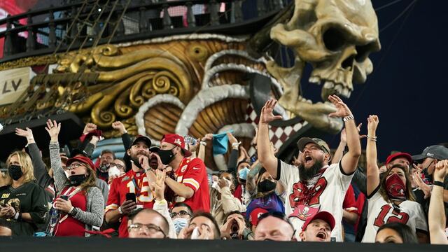 Fanaticos festejan en el Super Bowl 2021