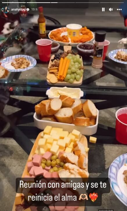 Daisy Anahy organizó comida para ver a Grupo Firme en la NFL.