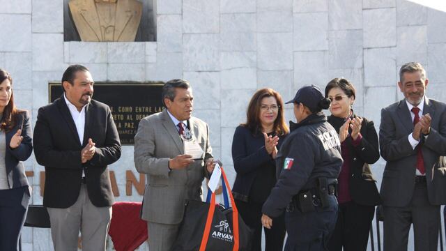 El alcalde Ricardo Nuñez Ayala entregó uniformes y equipo táctico a los elementos de la Dirección General de Seguridad Pública y Tránsito.