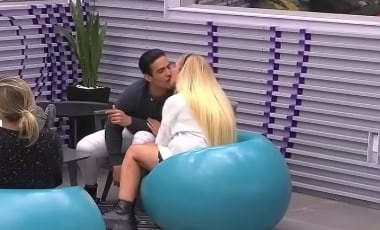 Juan Vidal y Niurka se besan en "La casa de los famosos"
