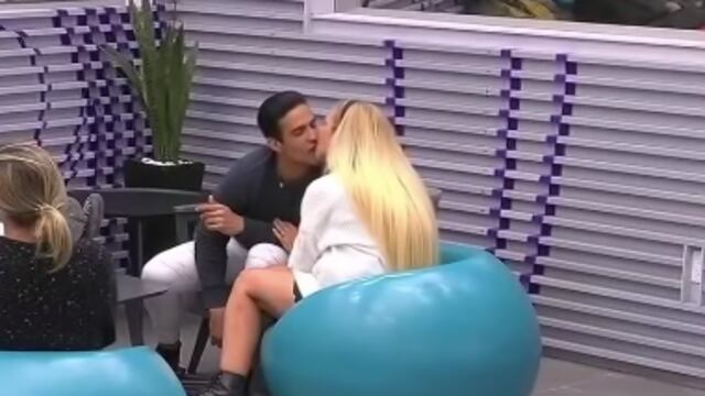 Juan Vidal y Niurka se besan en "La casa de los famosos"