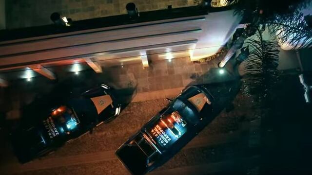Vehículos de la policía municipal de Zapopan aparecen en varios momentos del video.