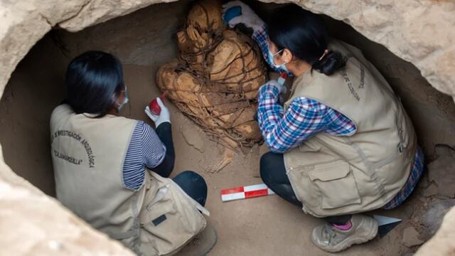 Momia atada de pies a cabeza