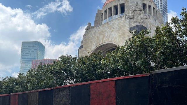 Blindan el Monumento a la Revolución previo al Gran Desfile Mundialista