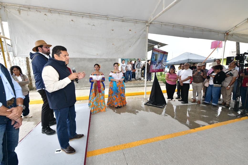 Javier May entrega calles pavimentadas y obras integrales en Villa Chablé.