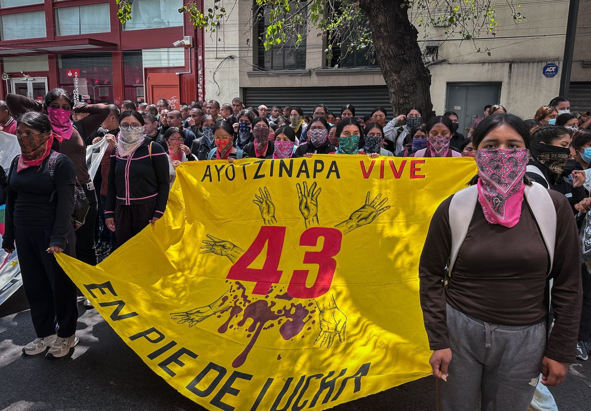 Exigen a Sheinbaum extradición de implicados en el caso Ayotzinapa.