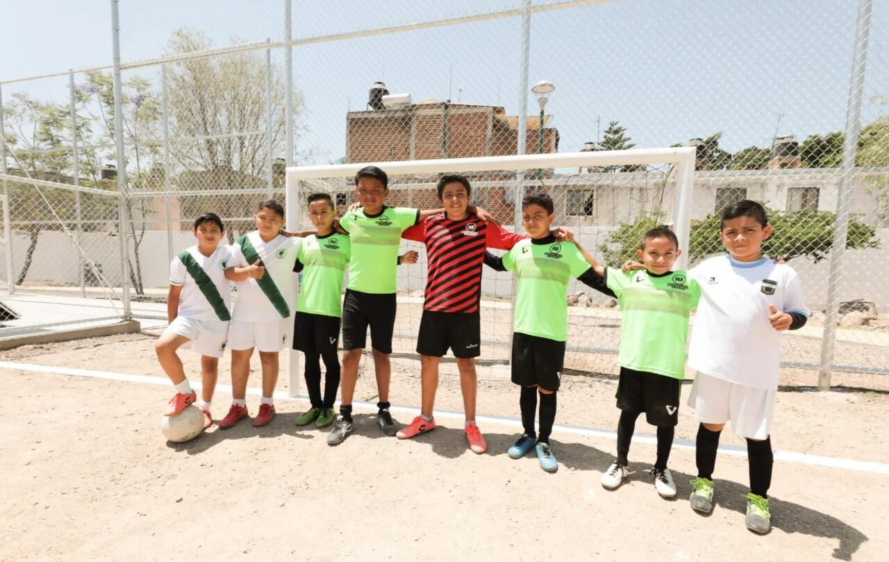 Entrega de multideportivos en León