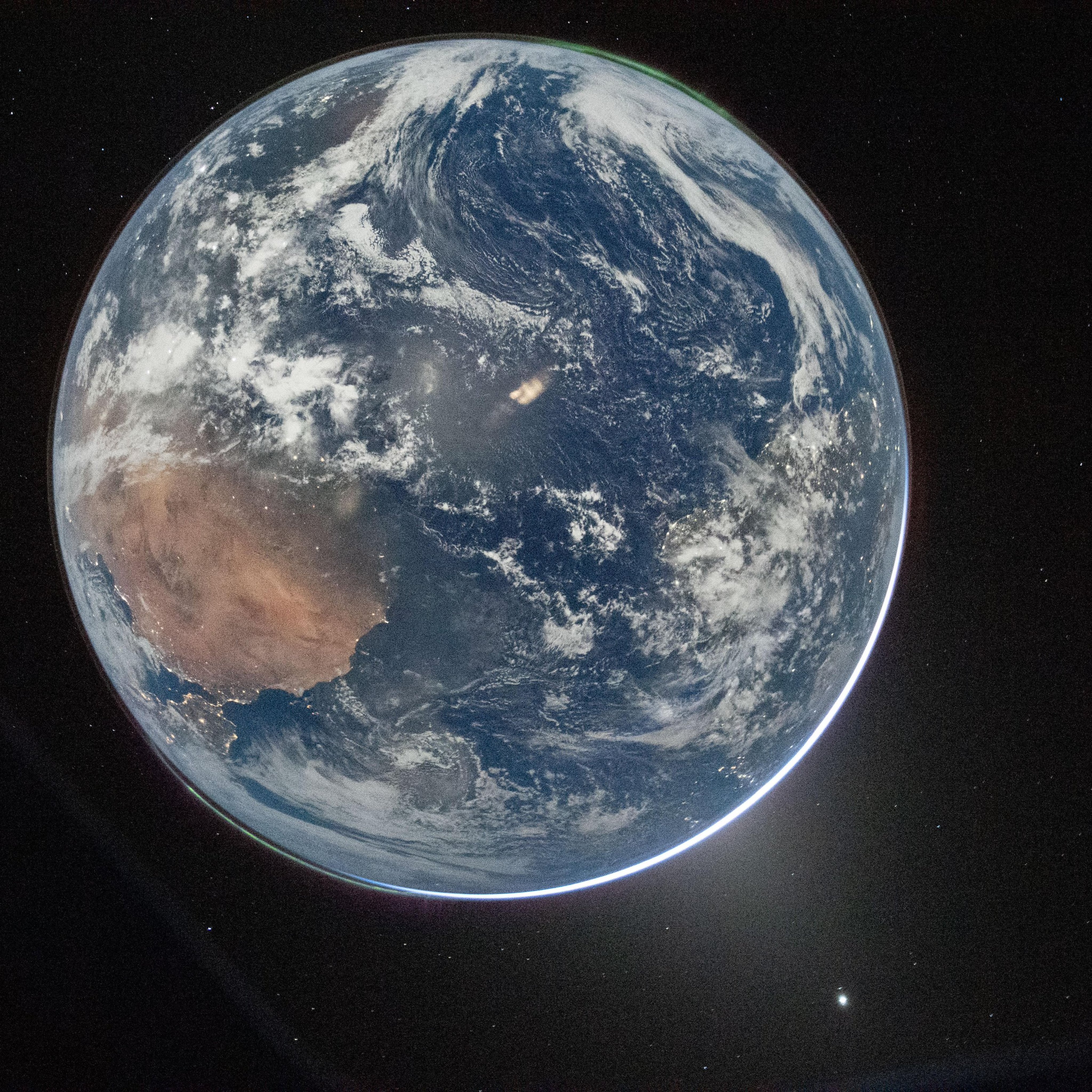 NASA revela imagen de la Tierra tomada por Artemis II