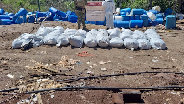 Harfuch reporta decomiso de 16 toneladas de metanfetamina en Sinaloa