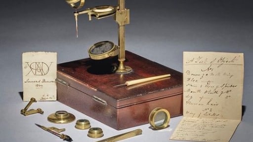 Charles Darwin: Microscopio familiar de casi 200 años será subastado