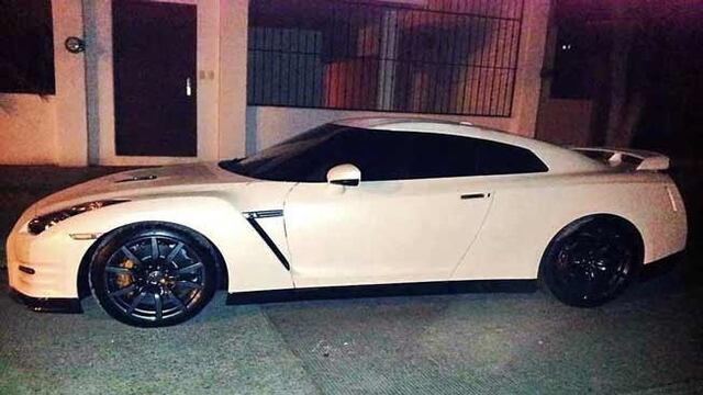 Este auto es un Nissan GT-R que vale 1 millón 200 pesos. Foto/Reforma