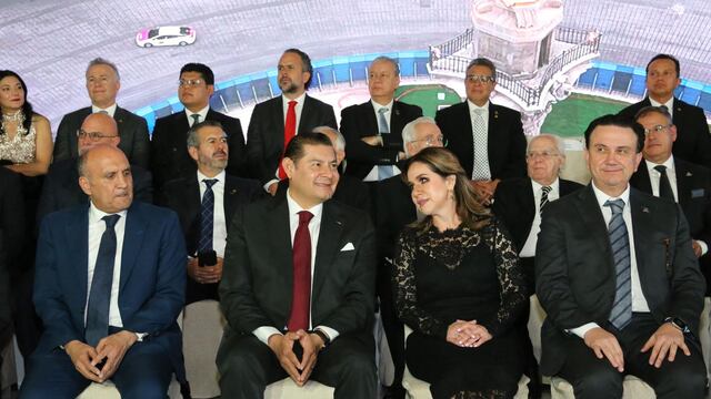 Alejandro Armenta acompañó a Beatriz Camacho Ruiz en su toma de compromiso  como presidenta de la COPARMEX Puebla.