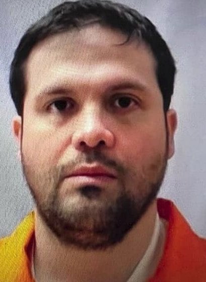 Foto oficial de Joaquín Guzmán López tras ser detenido junto al Mayo Zambada en Estados Unidos