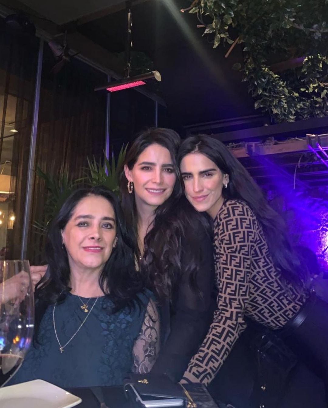 Bárbara de Regil, Michelle de Regil y su mamá Bárbara Alfaro.
