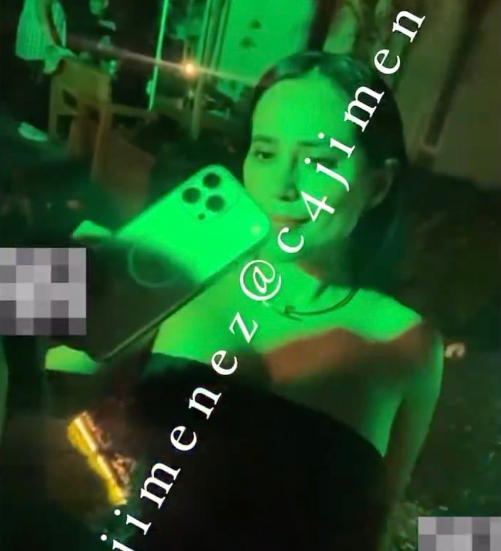 Sandra Cuevas reaparece en una fiesta