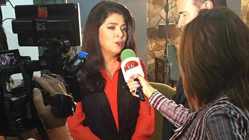 Victoria Ruffo"da la cara al mal tiempo" en Twitter