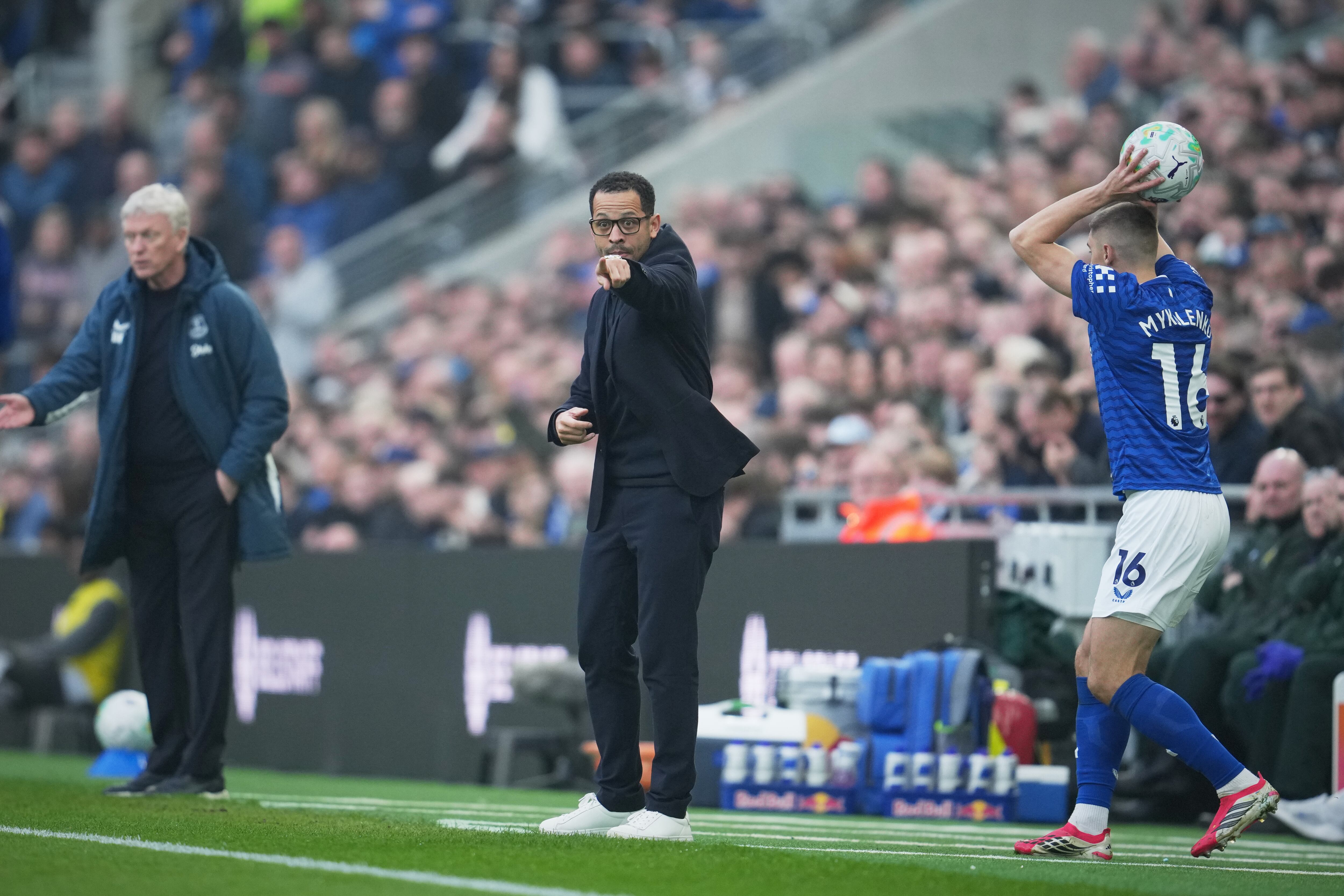 Liam Rosenior, entrenador del Chelsea