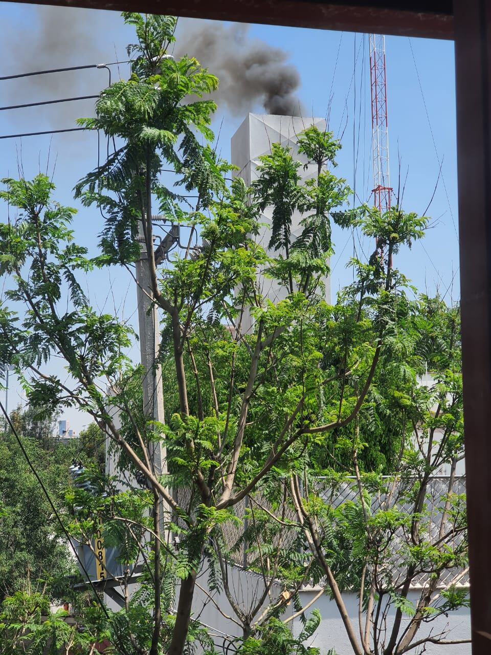 Humo que emite la funeraria.