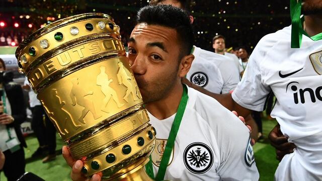 Fabián tras conseguir la Copa de Alemania.