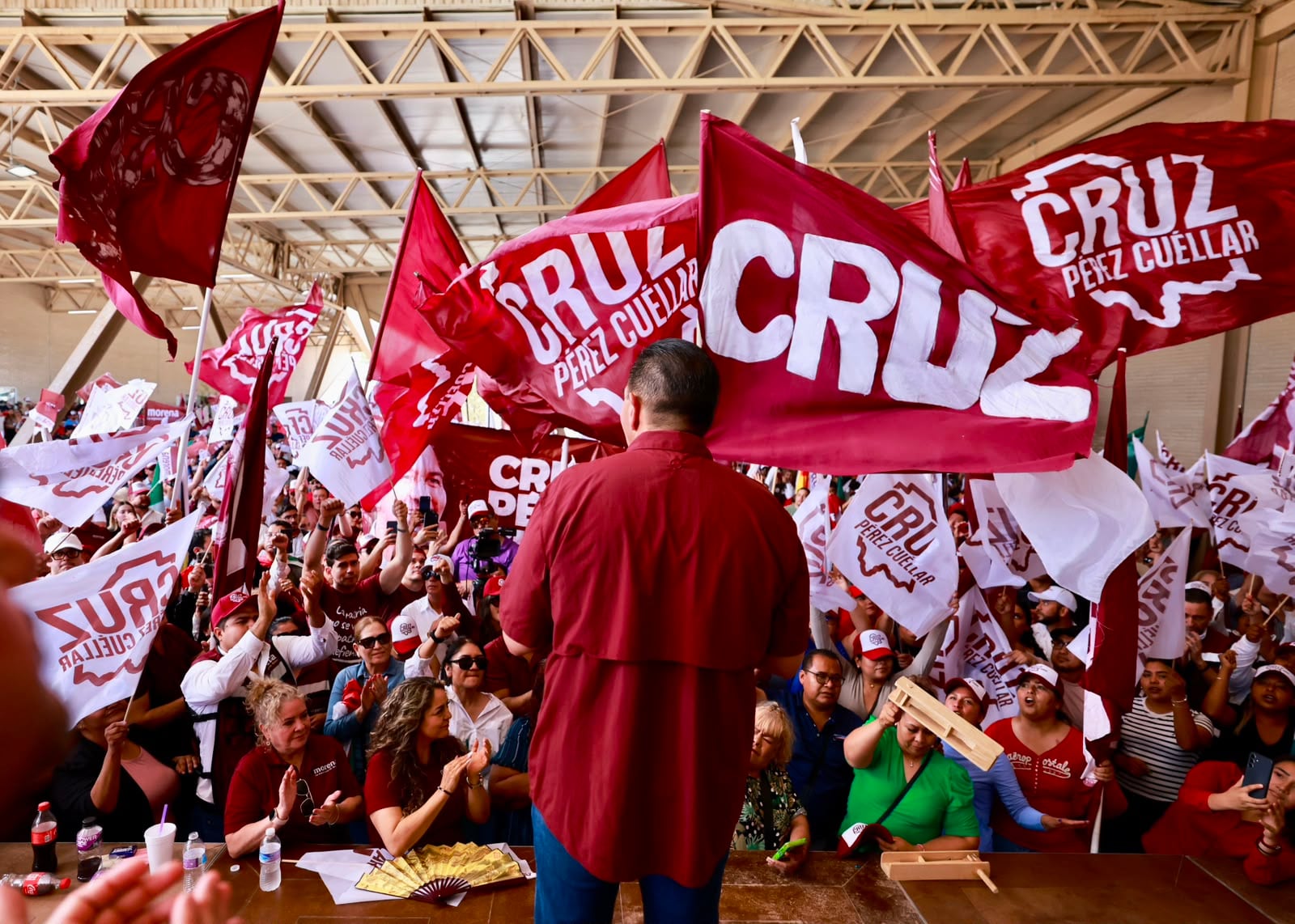 Cruz Pérez Cuéllar demuestra su fuerza en Asamblea Informativa de Morena.