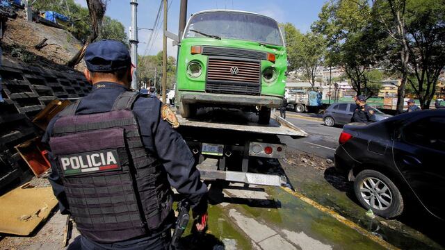 Alcaldía Álvaro Obregón retira vehículos abandonados