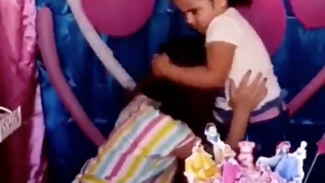 Niña del pastel