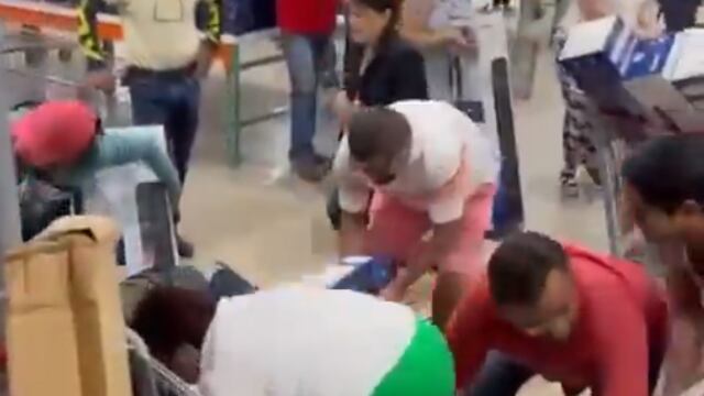 Pelea en Costco por venta de ventiladores