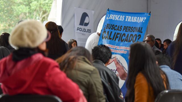 Feria del empleo. Más mexicanos buscan 2 empleos.