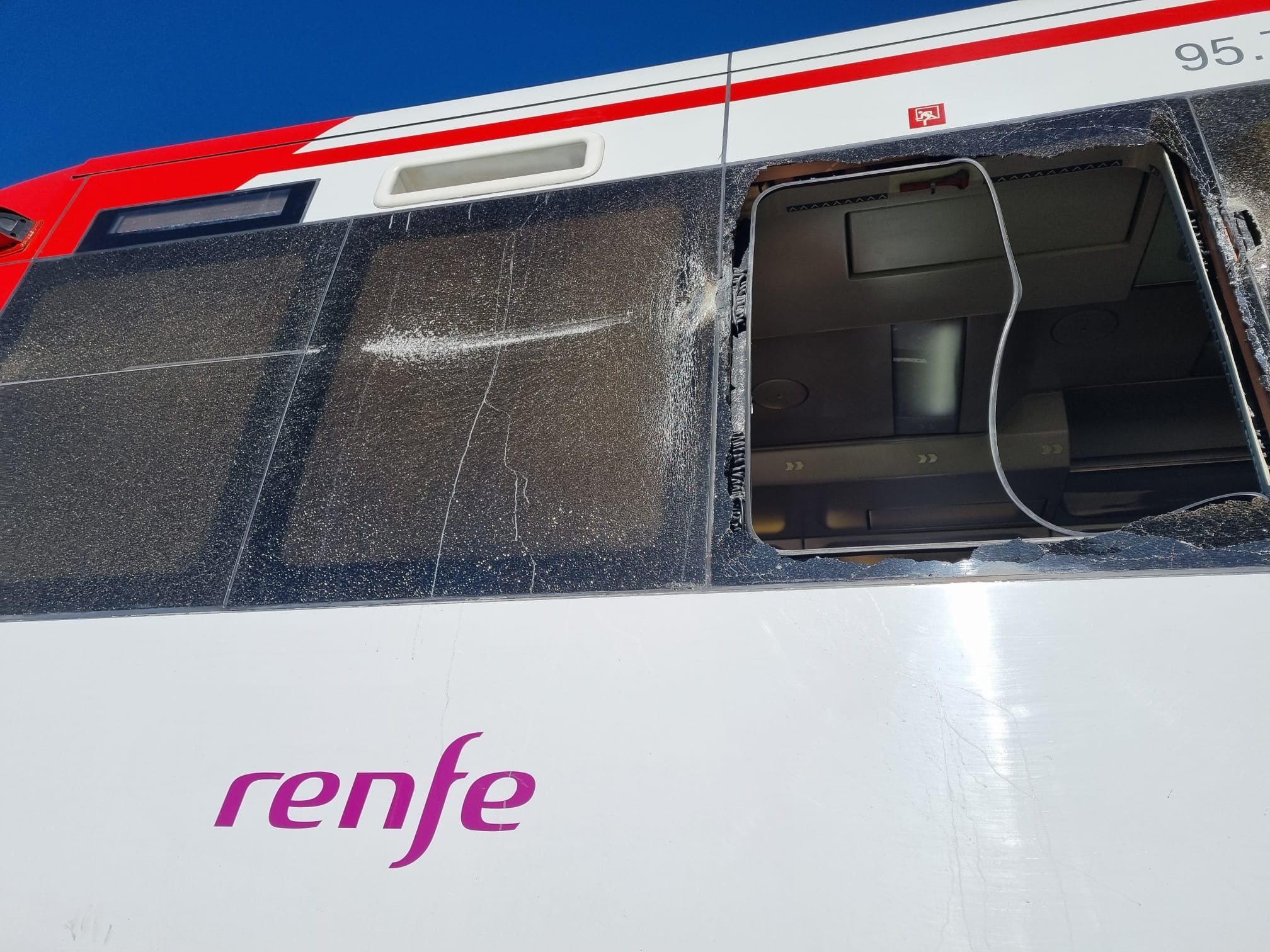 Tren en Cartagena se accidenta impactando brazo de grúa.