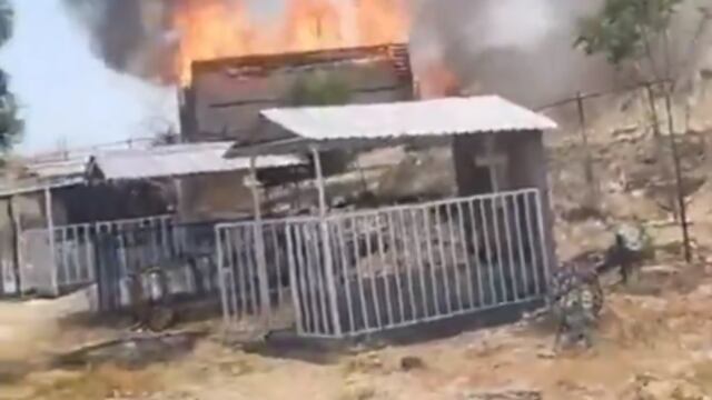 Quema de vehículos y enfrentamientos en Apatzingán, Michoacán