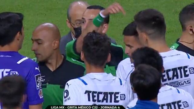 El árbitro señaló a César Montes