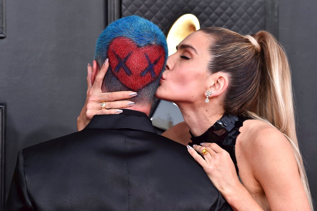 J Balvin y Valentina Ferrer en los premios Grammy 2022