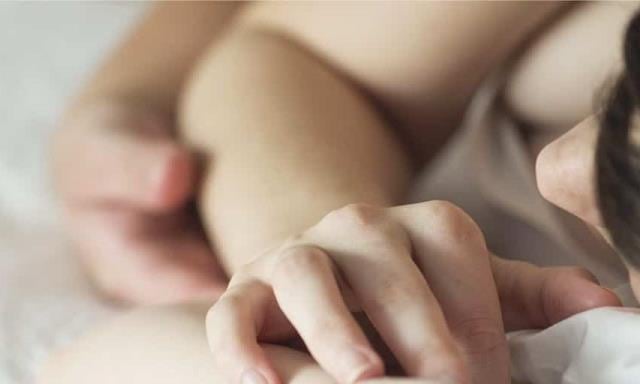 Beso de Singapur: Te decimos qué es y para qué sirve si quieres triunfar como el mejor amante