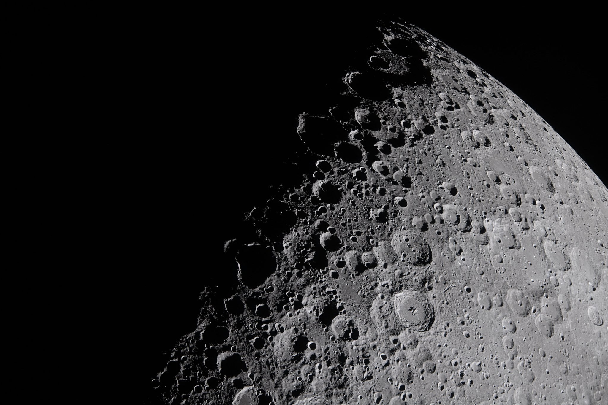 NASA comparten impresionantes fotografías de la Luna captadas por Artemis II