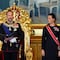 Haakon VIII jura como rey ante el Parlamento de Noruega
