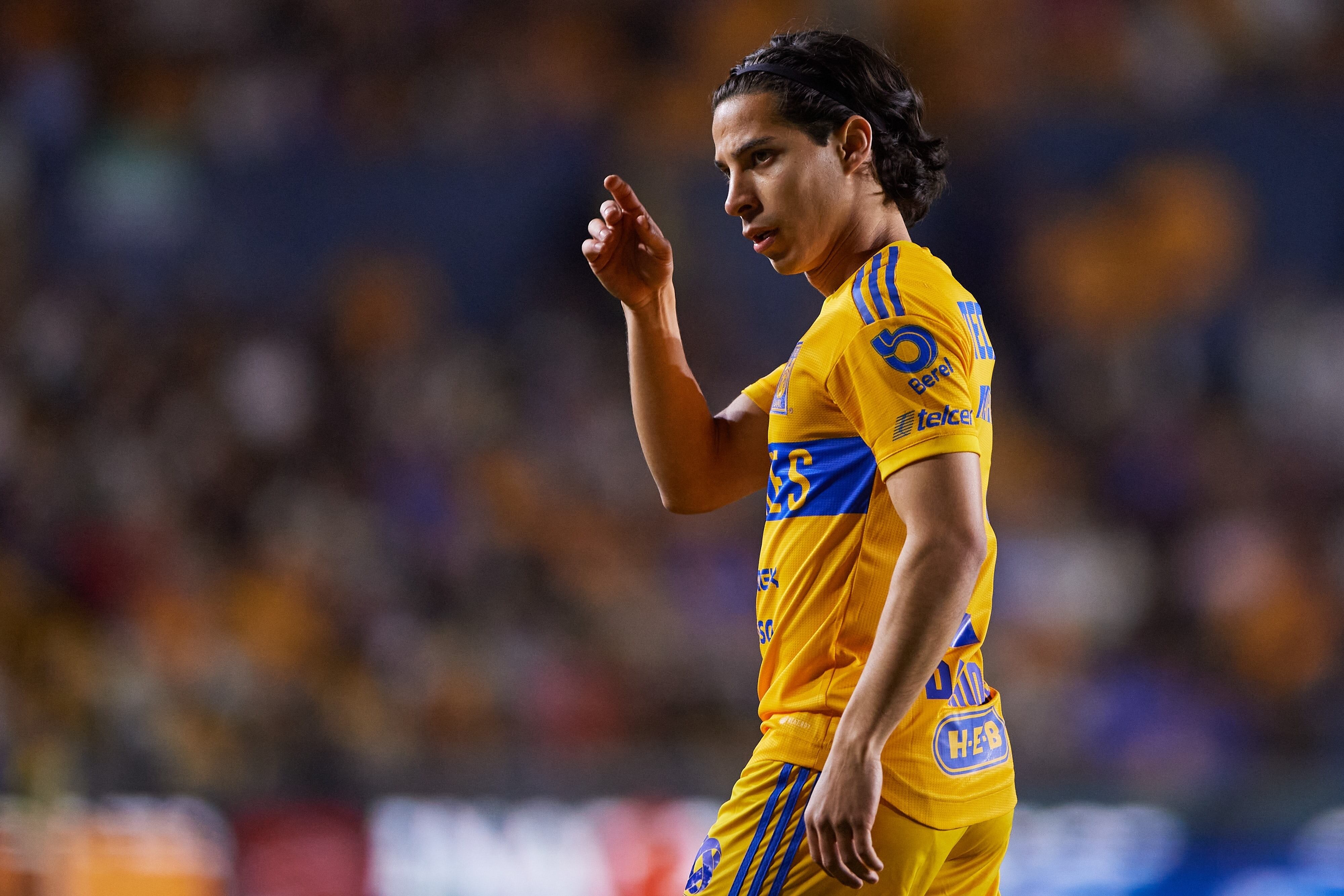 Diego Lainez.