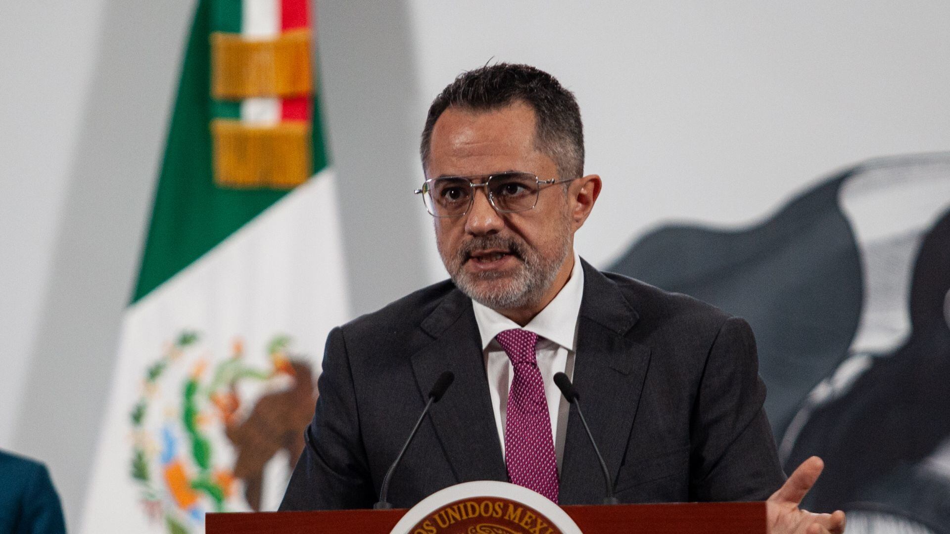 Iván Escalante, titular de Profeco, denuncia robo de identidad en WhatsApp y Facebook