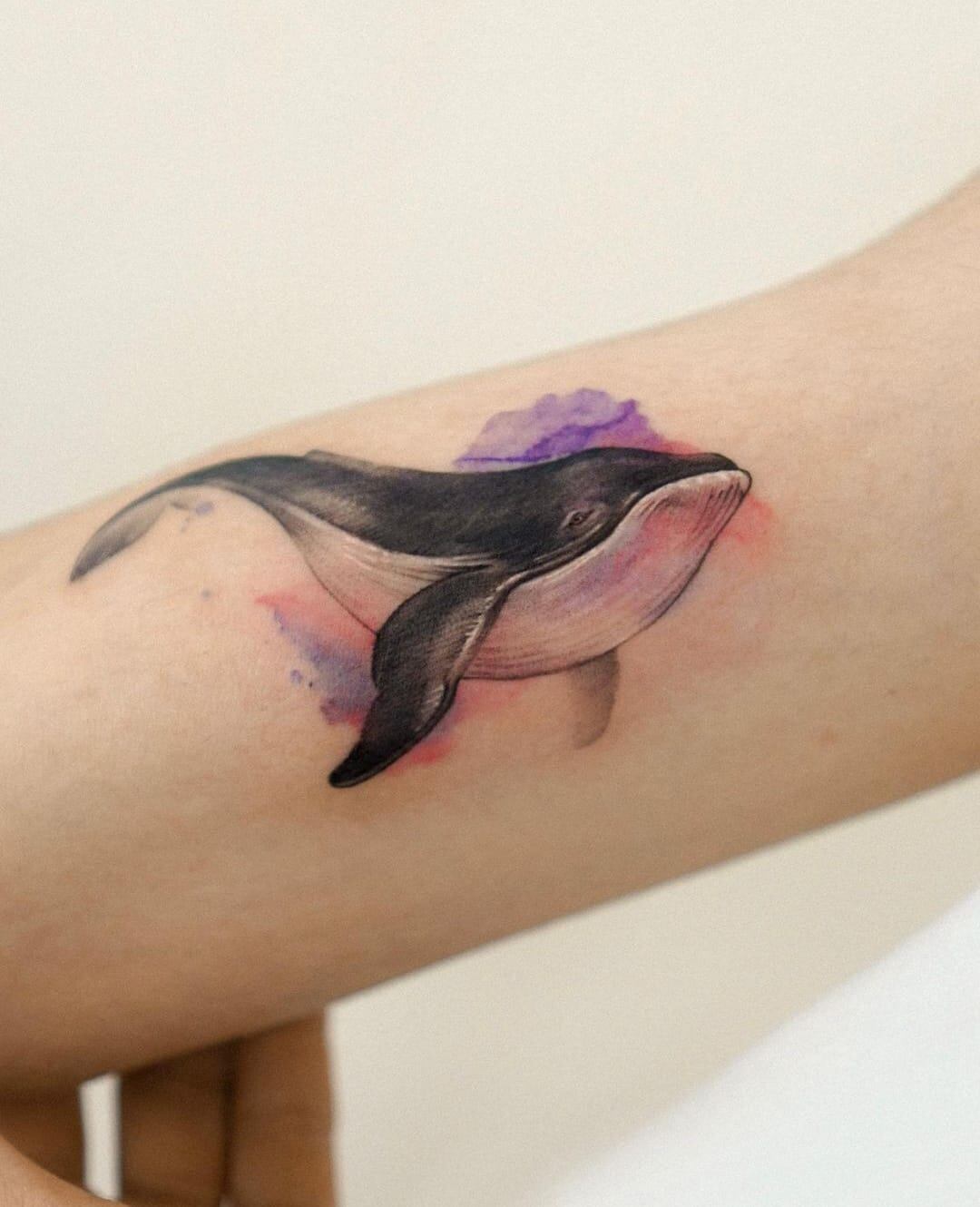 Tatuadora surcoreana asombra con técnica de acuarela