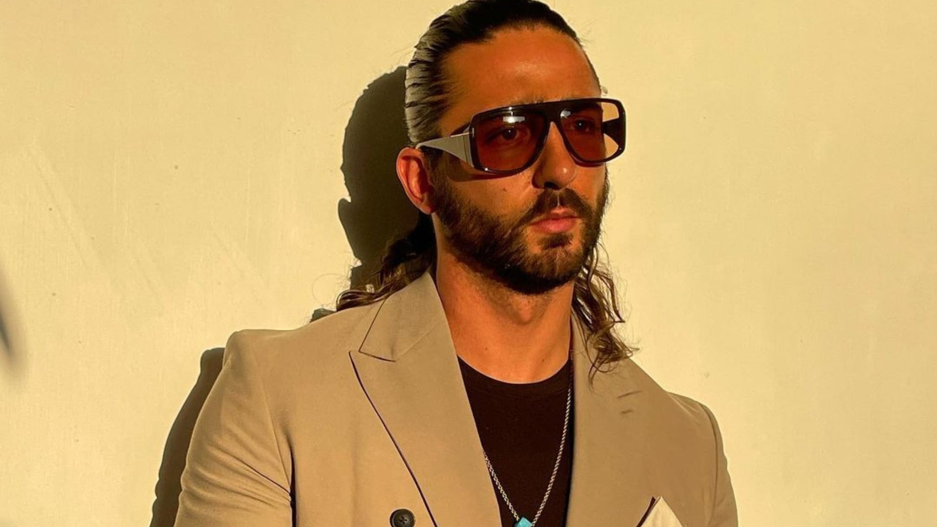 Luis 'Potro' Caballero, conductor.