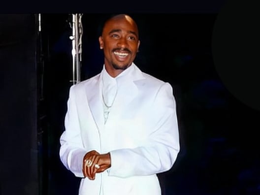 Tupac Shakur: El ícono que cambió la música y el activismo.