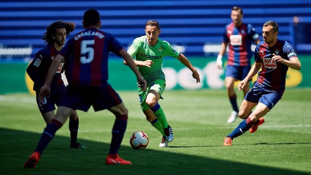 Guardado fue titular y jugó 81 minutos en la derrota del Betis